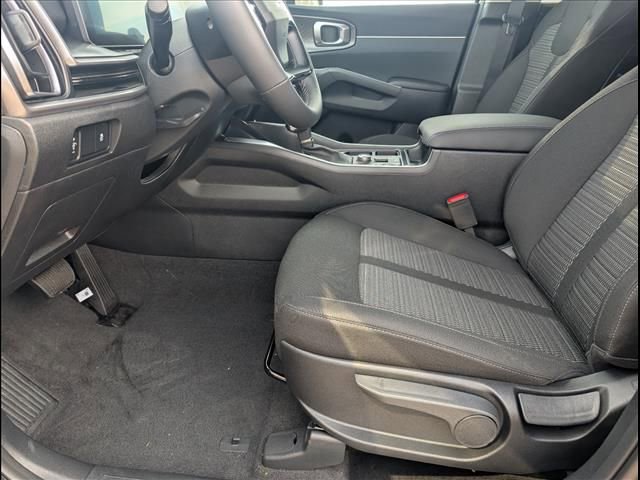 New 2026 Kia Sorento LX image 7