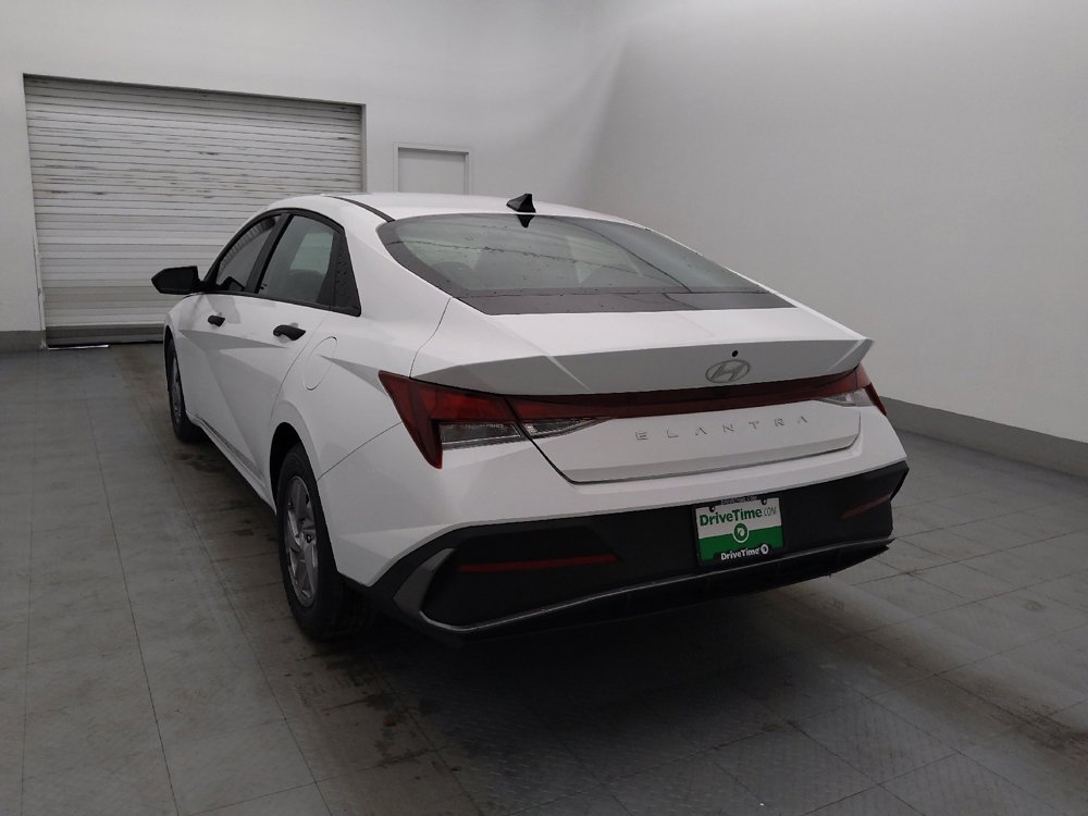 Used 2025 Hyundai Elantra SE image 5