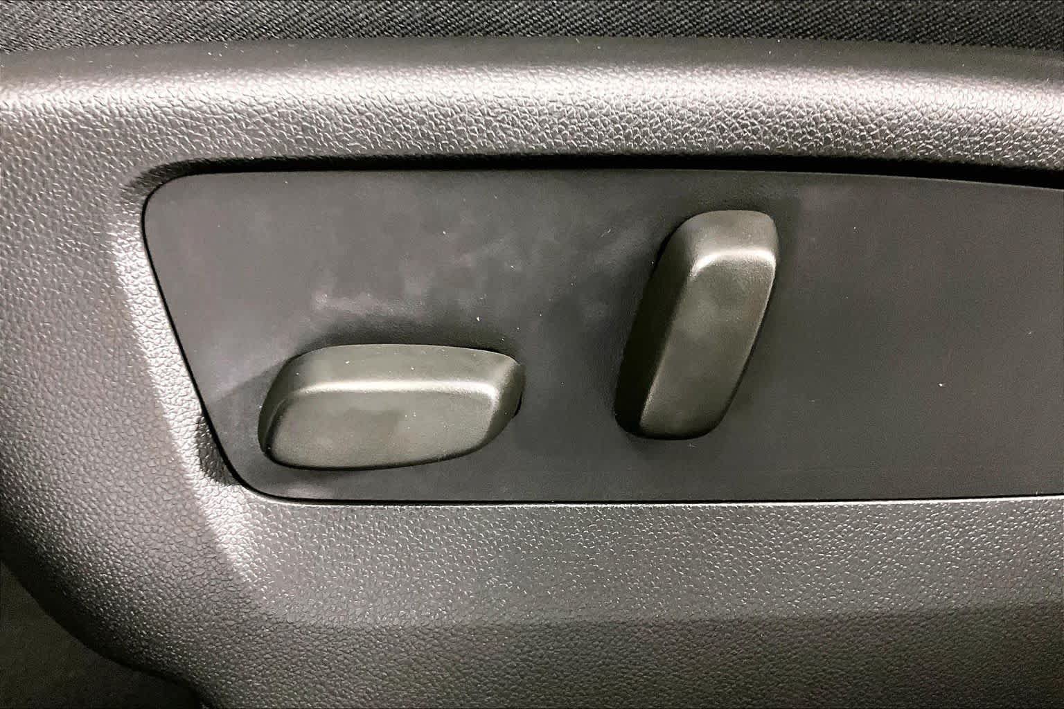 Certified 2023 Buick Envision Essence FWD image 32