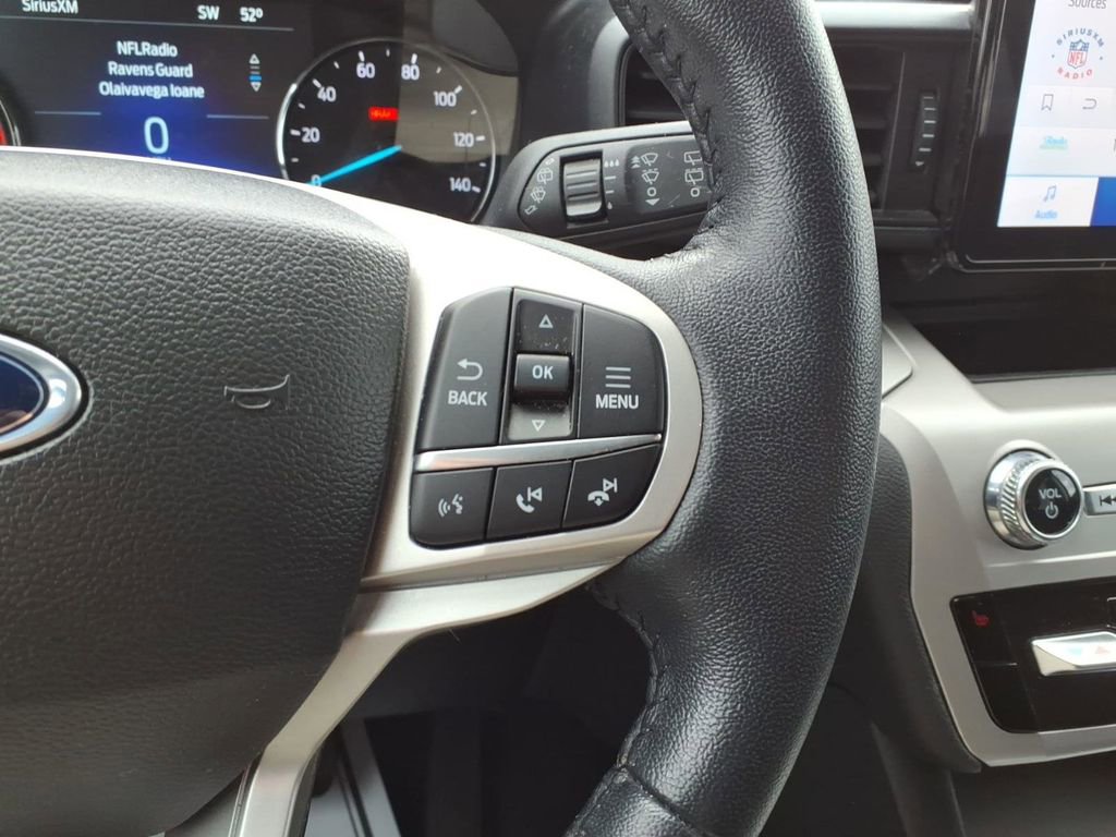 Used 2023 Ford Explorer XLT AWD/4WD image 18