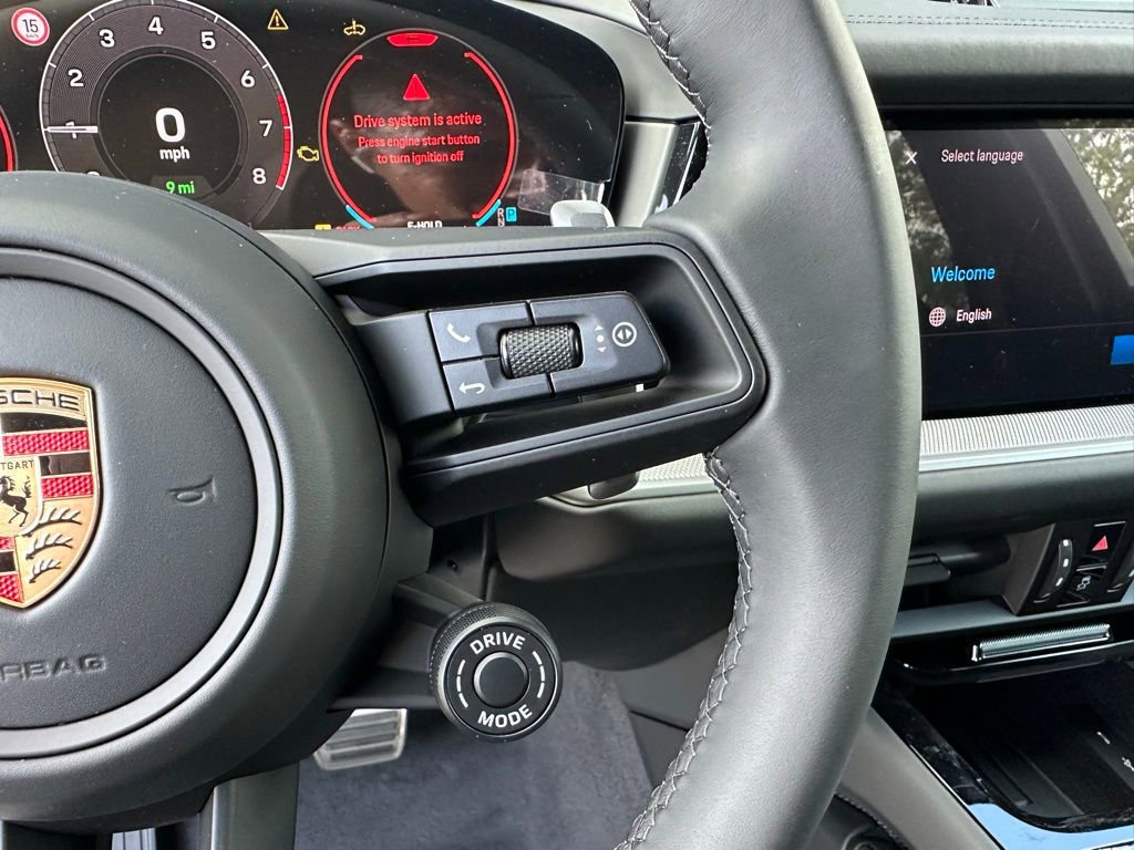 Used 2025 Porsche Cayenne S image 19