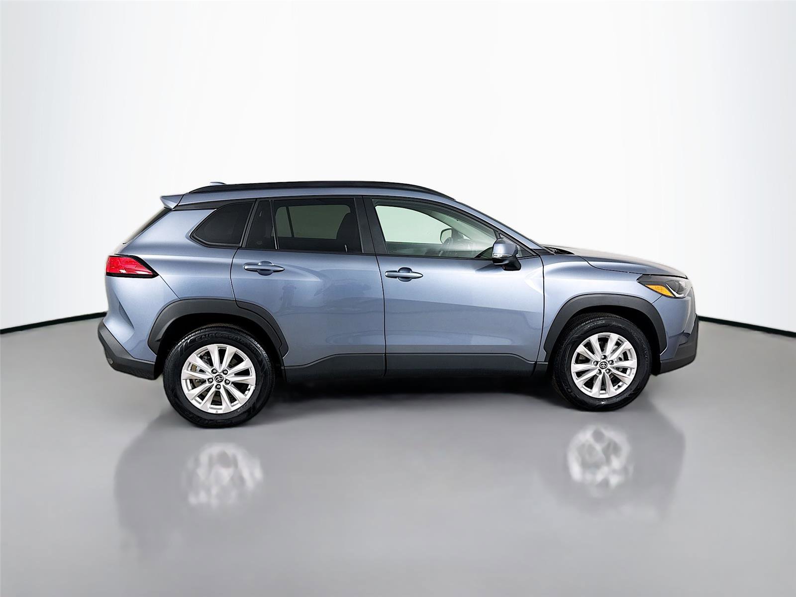 Used 2024 Toyota Corolla Cross LE image 16