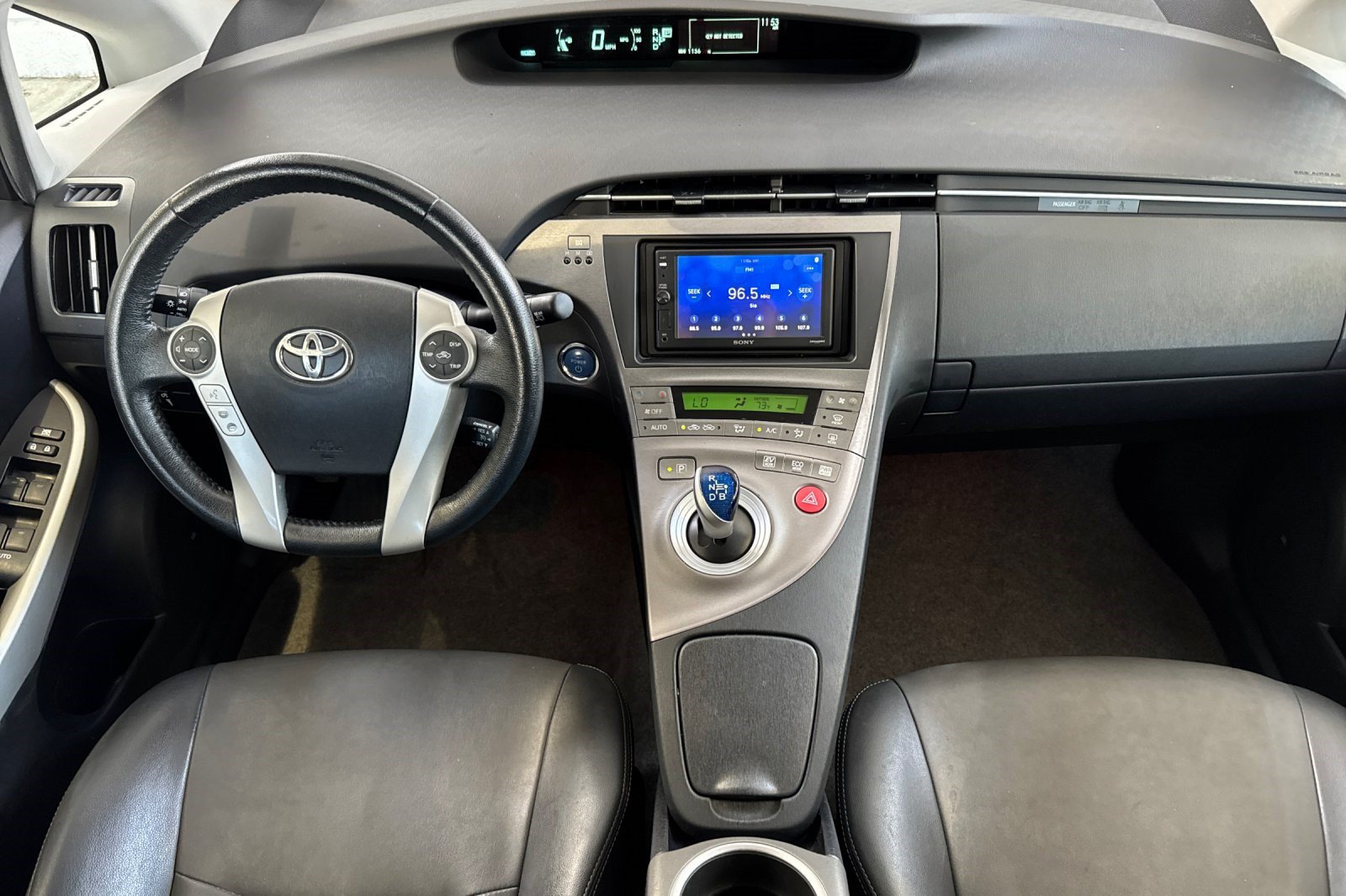 Used 2015 Toyota Prius Five FWD image 16