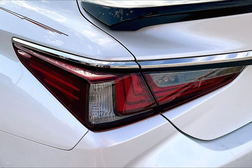 Used 2024 Lexus ES 350 w/ Technology Package FWD image 28