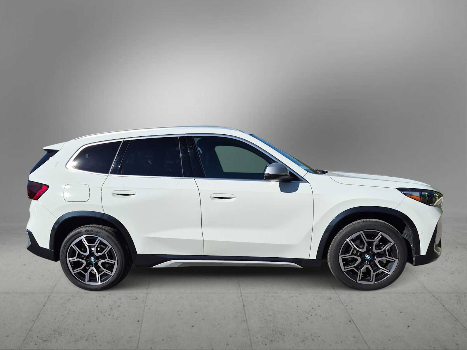 Used 2024 BMW X1 xDrive28i w/ Convenience Package AWD/4WD image 9