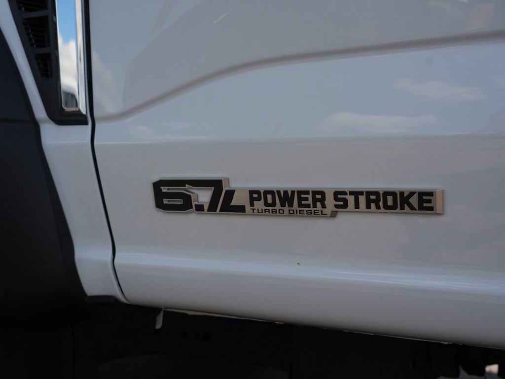 Used 2025 Ford F550 4x4 Crew Cab image 13