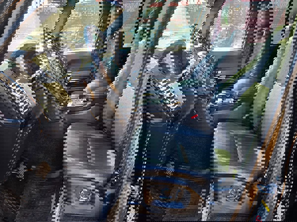 Used 2017 Land Rover Range Rover HSE image 22