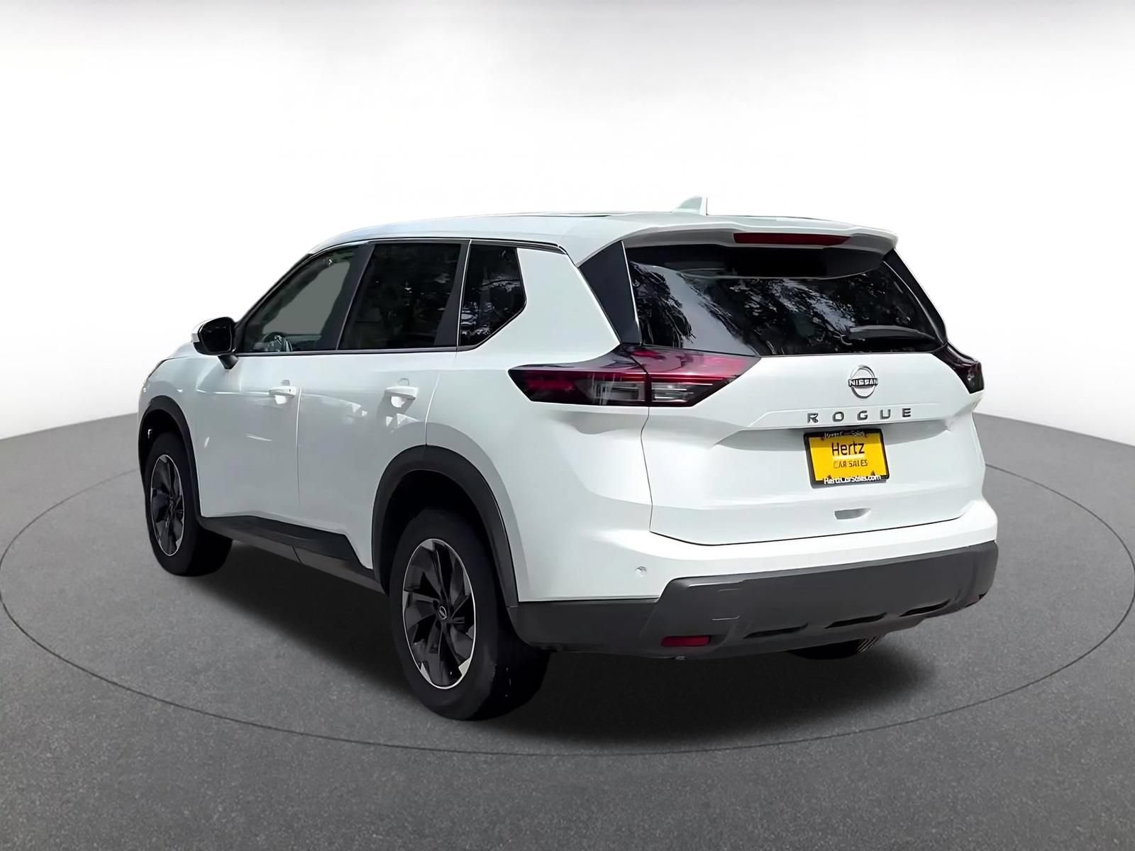Used 2025 Nissan Rogue SV FWD image 10