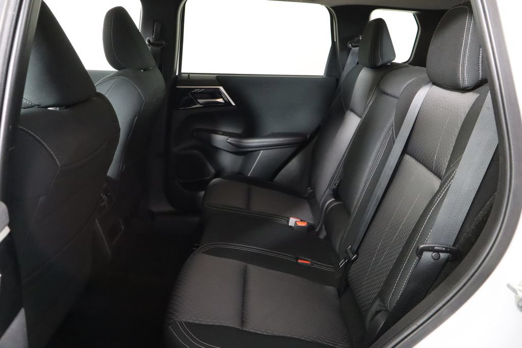 Used 2024 Mitsubishi Outlander ES image 16