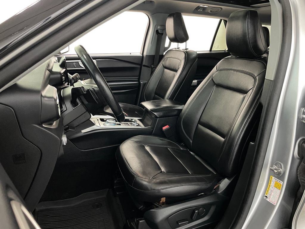 Used 2020 Ford Explorer XLT AWD/4WD image 25