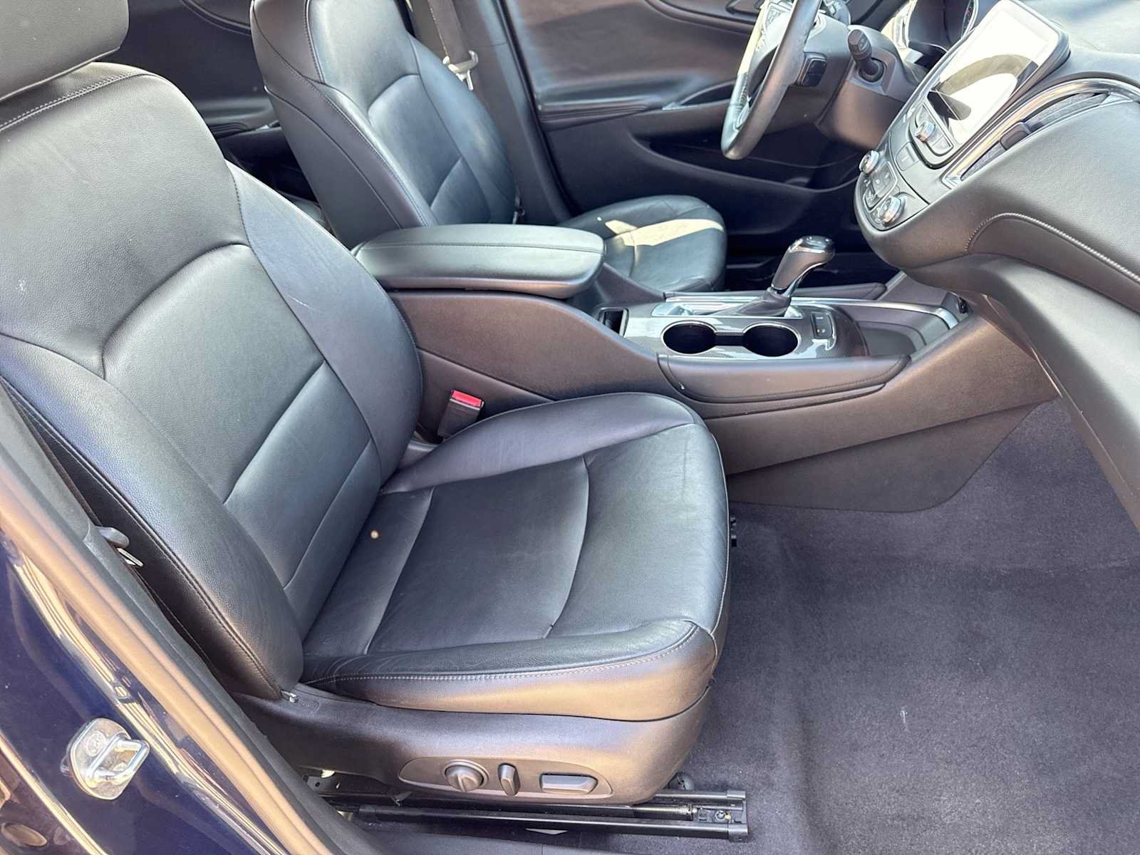 Used 2017 Chevrolet Malibu LT w/ Leather Package FWD image 20