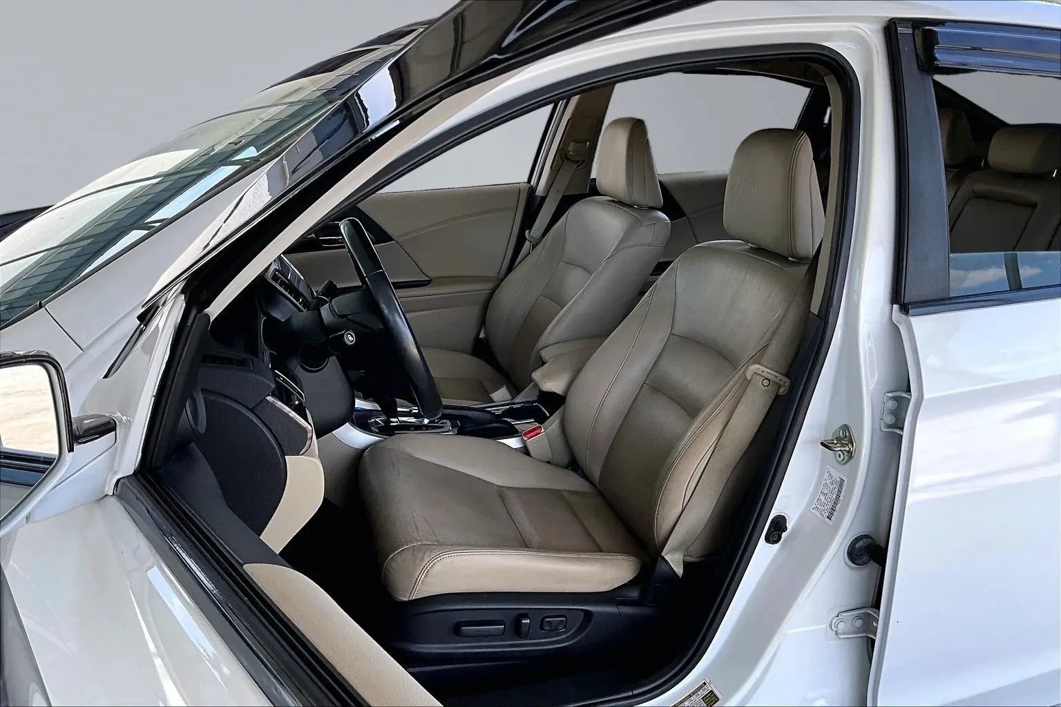 Used 2016 Honda Accord EX-L image 18