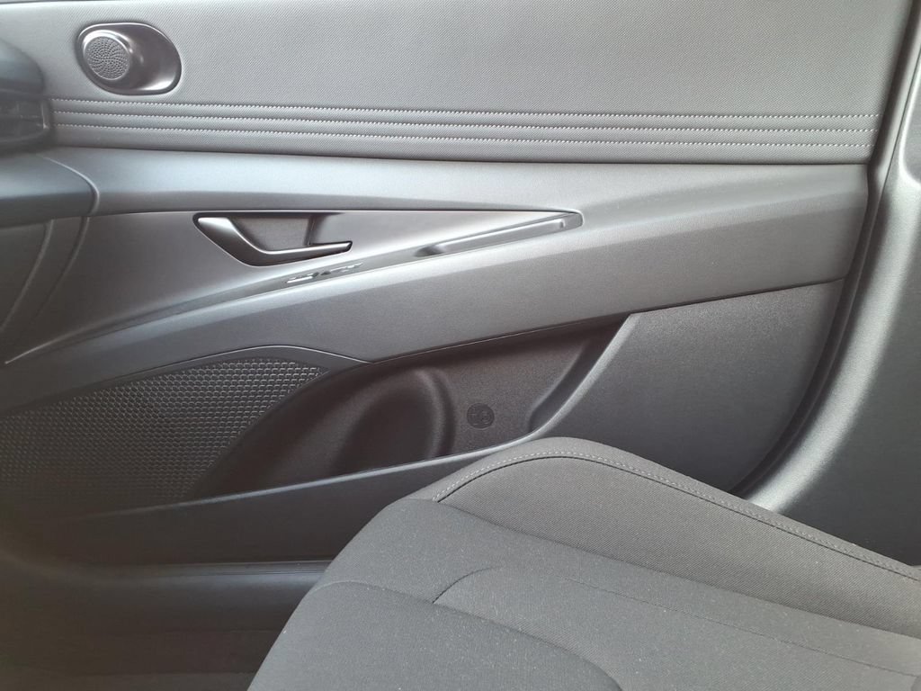 New 2025 Hyundai Elantra Sport FWD image 23