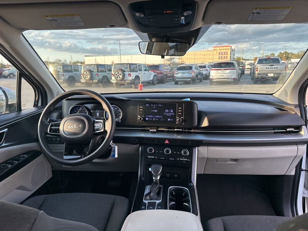 Used 2022 Kia Carnival LX image 11
