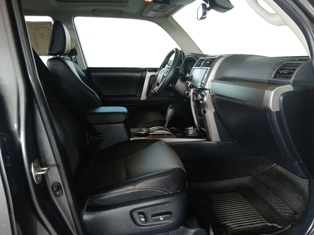 Used 2022 Toyota 4Runner SR5 Premium w/ Moonroof Package AWD/4WD image 25