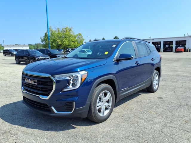 Used 2023 GMC Terrain SLE w/ Driver Convenience Package AWD/4WD video 3