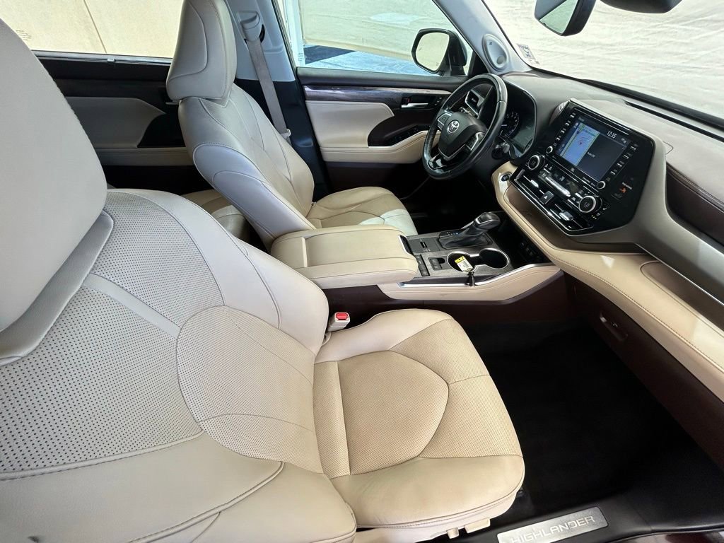 Used 2021 Toyota Highlander Limited image 14