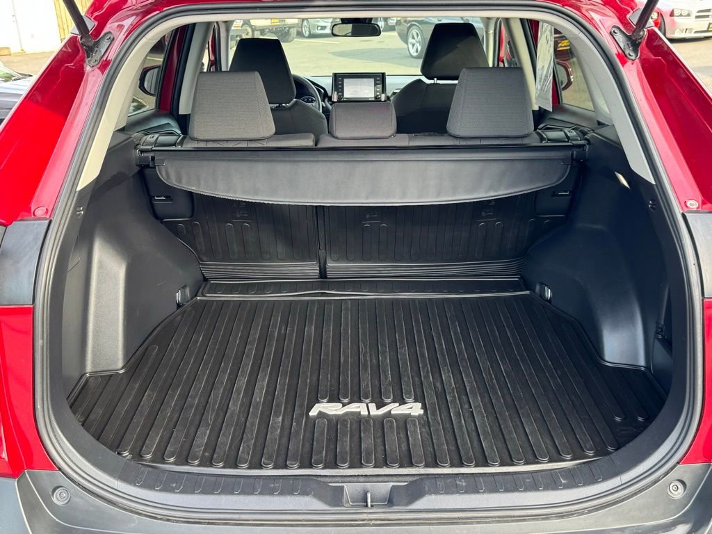 Used 2022 Toyota RAV4 XLE image 28