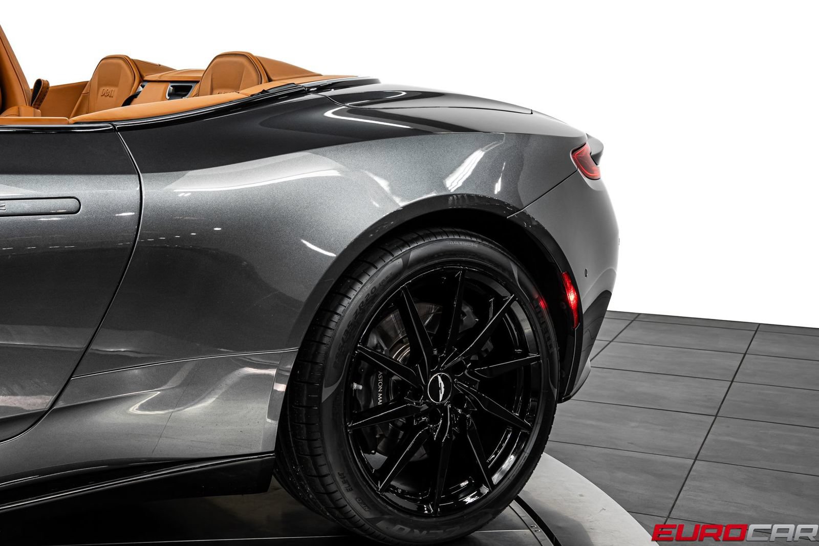 Used 2019 Aston Martin DB11 Volante RWD image 16