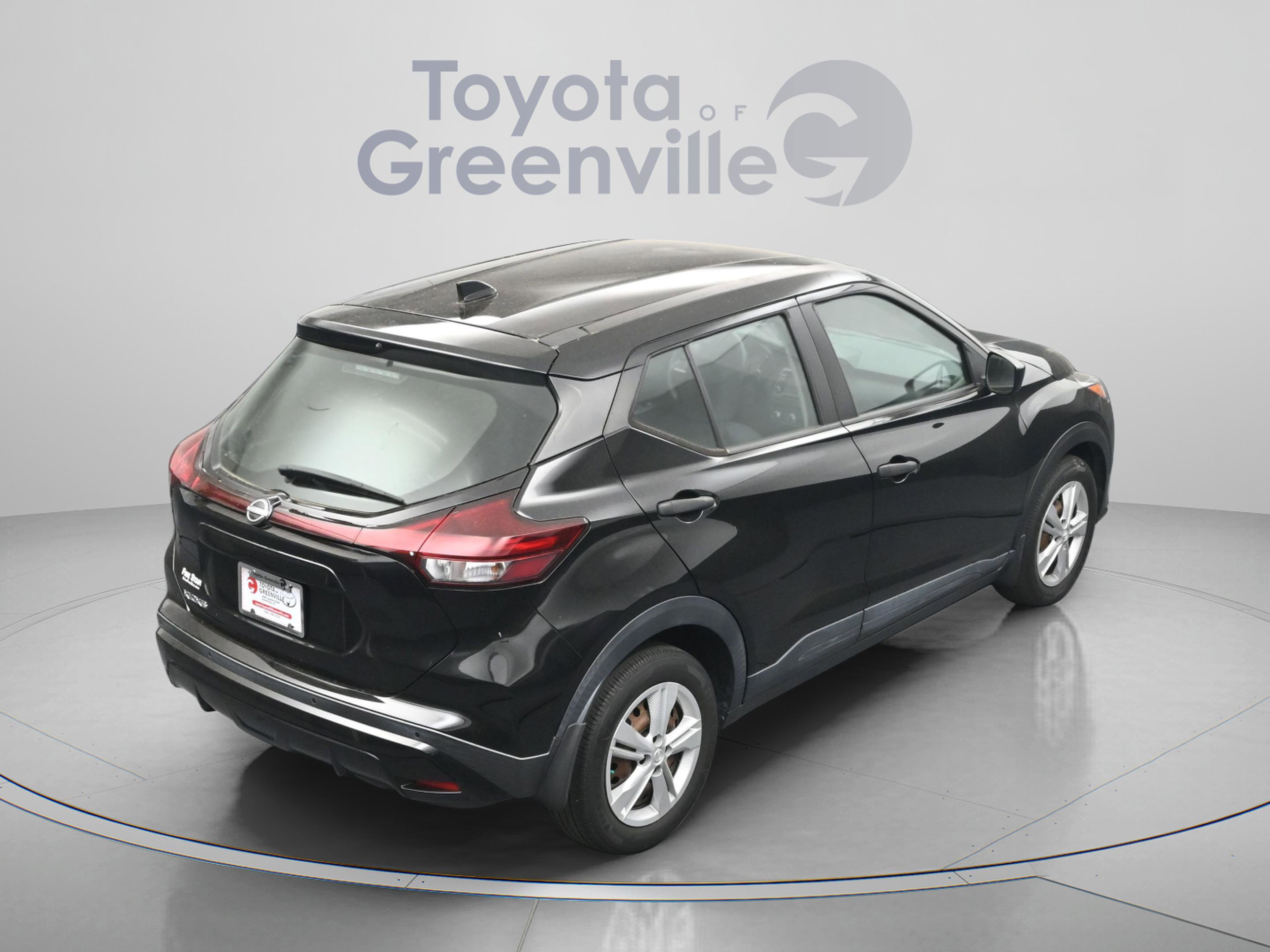 Used 2022 Nissan Kicks S image 14