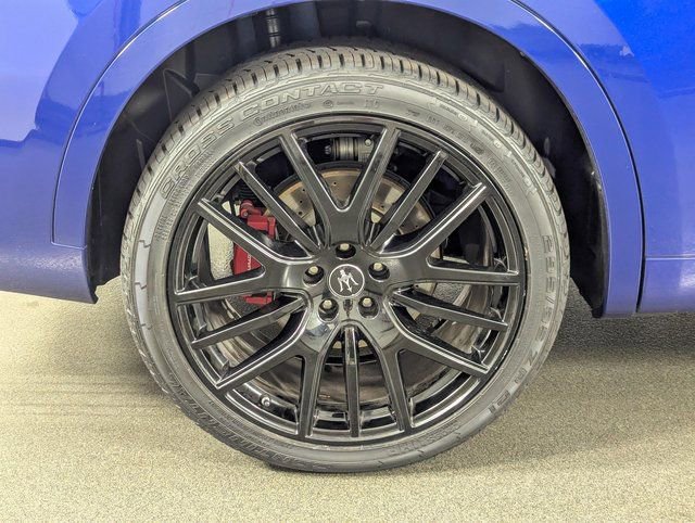 Used 2023 Maserati Levante Trofeo image 12