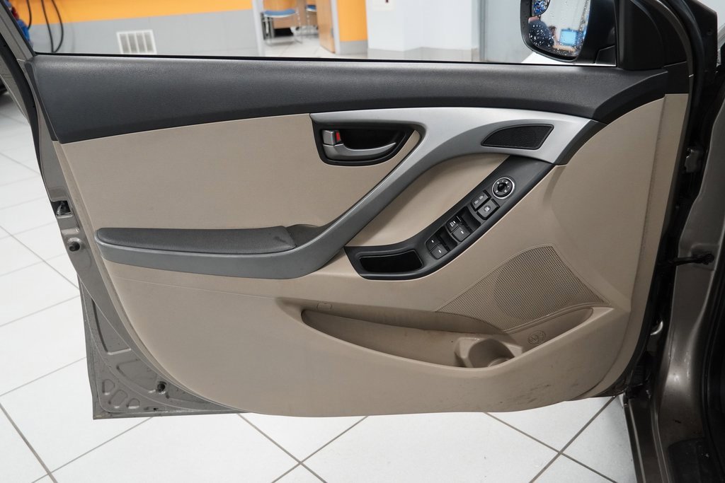 Used 2015 Hyundai Elantra SE image 15