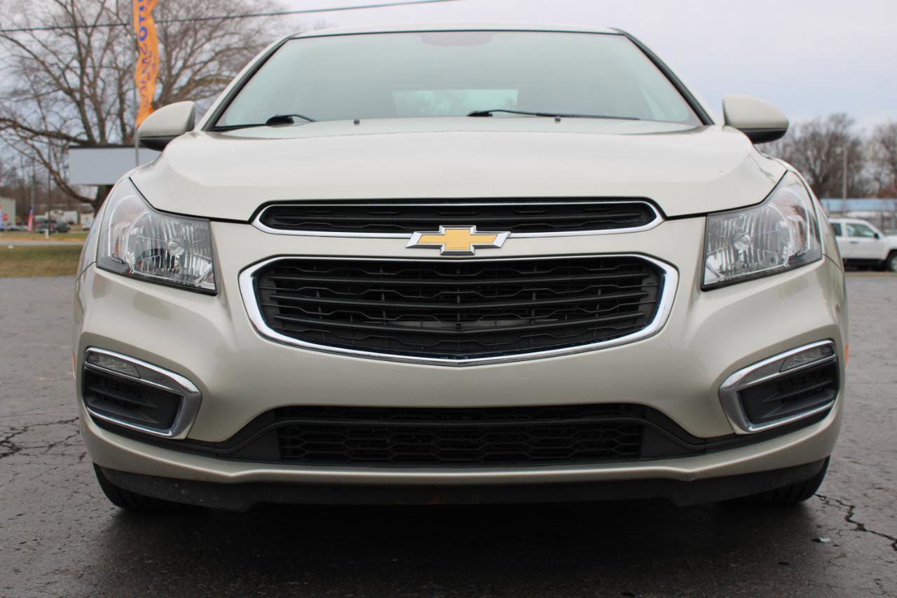 Used 2015 Chevrolet Cruze LT image 2