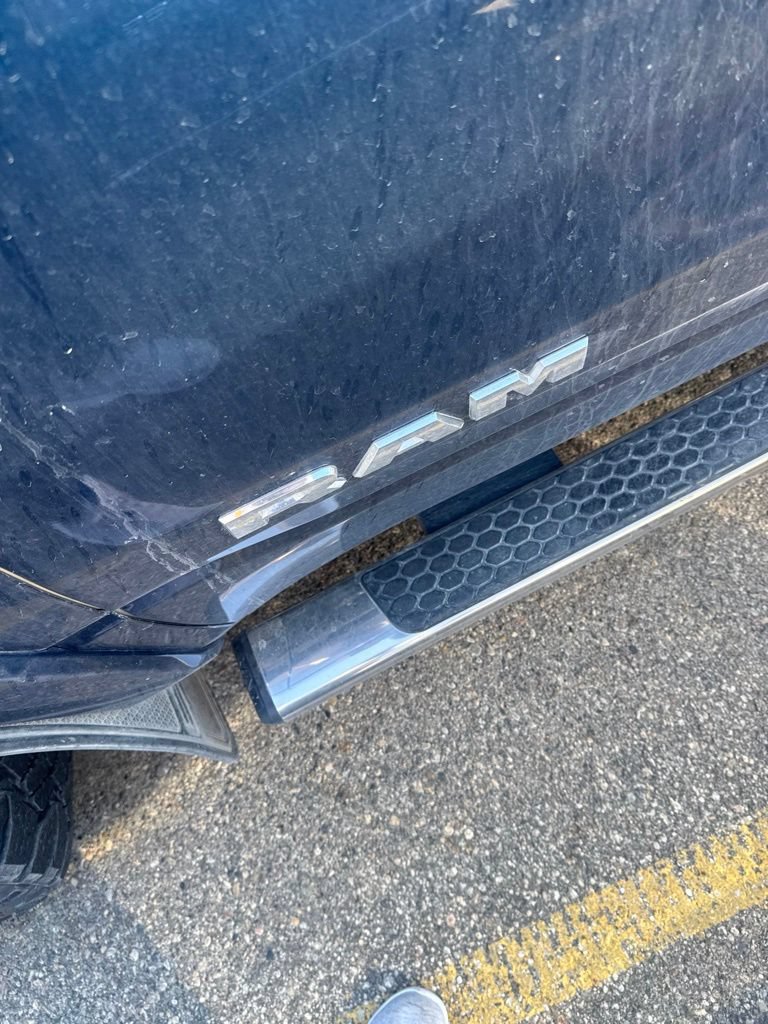Used 2019 RAM 1500 Laramie AWD/4WD image 9