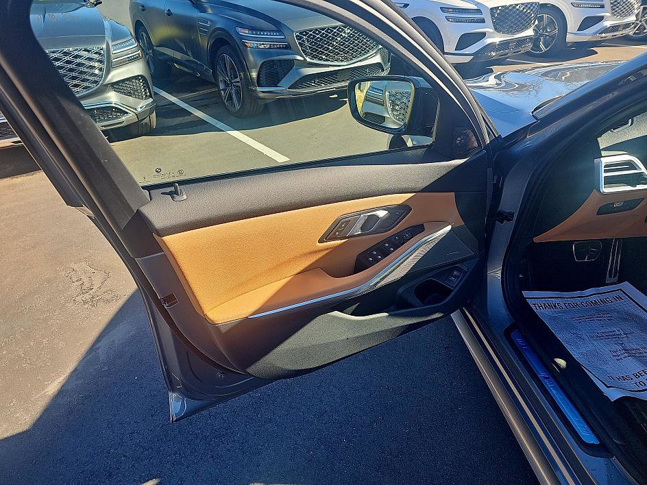 Used 2025 BMW 330i Sedan w/ M Sport Package image 10