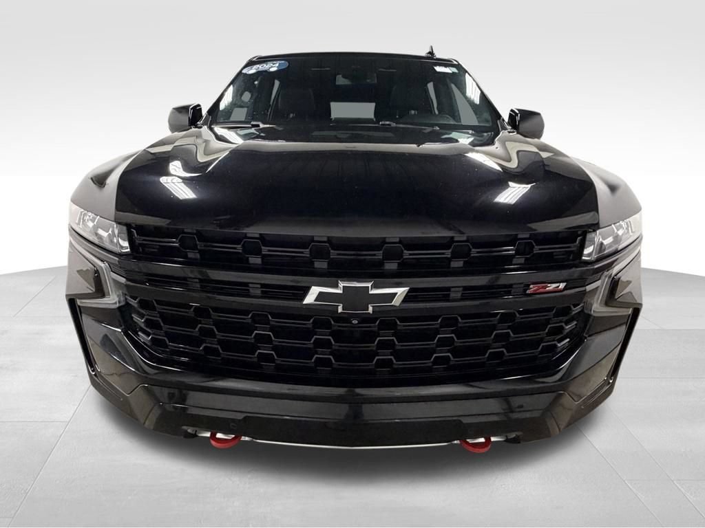 Certified 2024 Chevrolet Suburban Z71 w/ Luxury Package AWD/4WD image 2