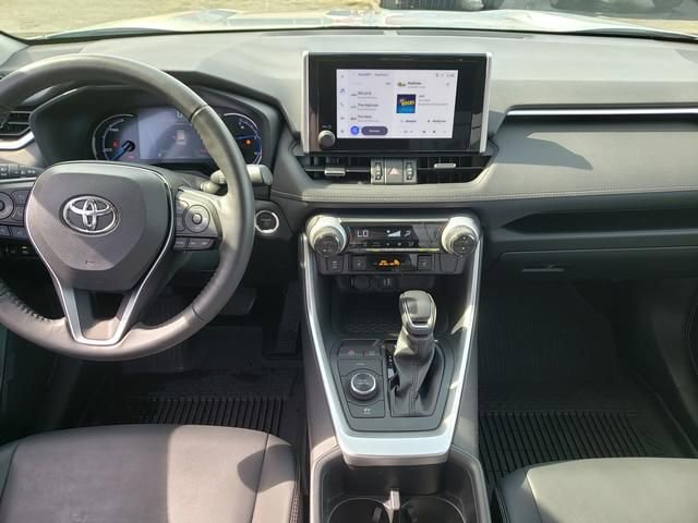 Used 2023 Toyota RAV4 XLE Premium image 14