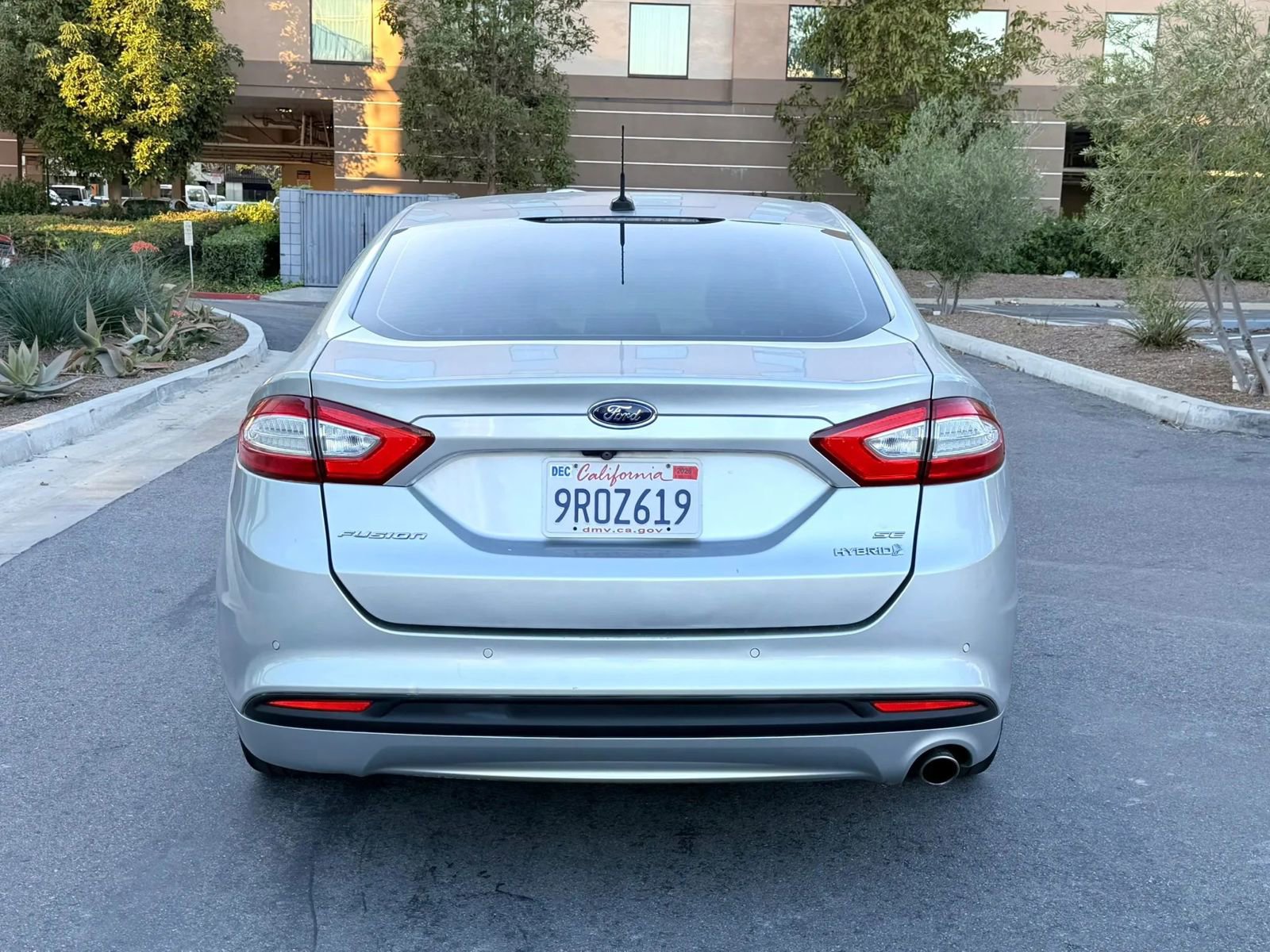 Used 2016 Ford Fusion SE FWD image 5