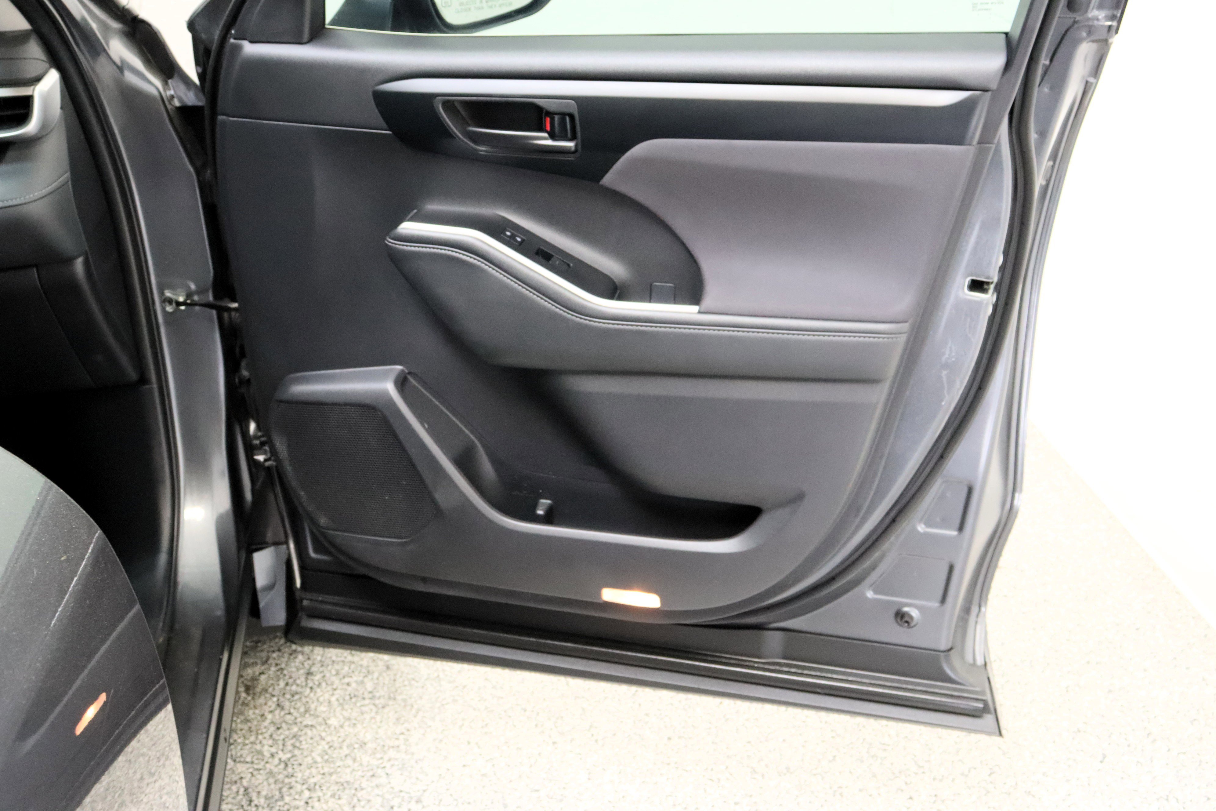 Certified 2025 Toyota Highlander LE image 37
