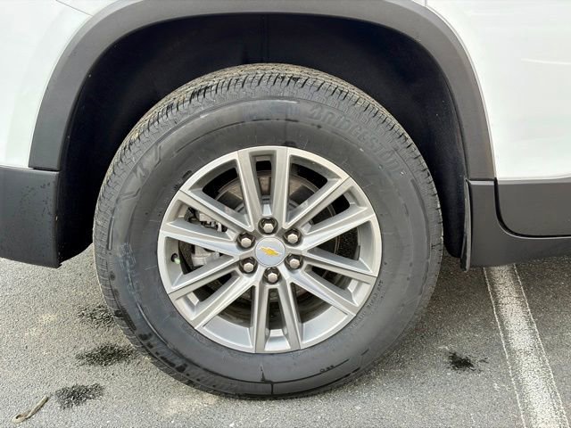 Used 2023 Chevrolet Traverse LS image 31