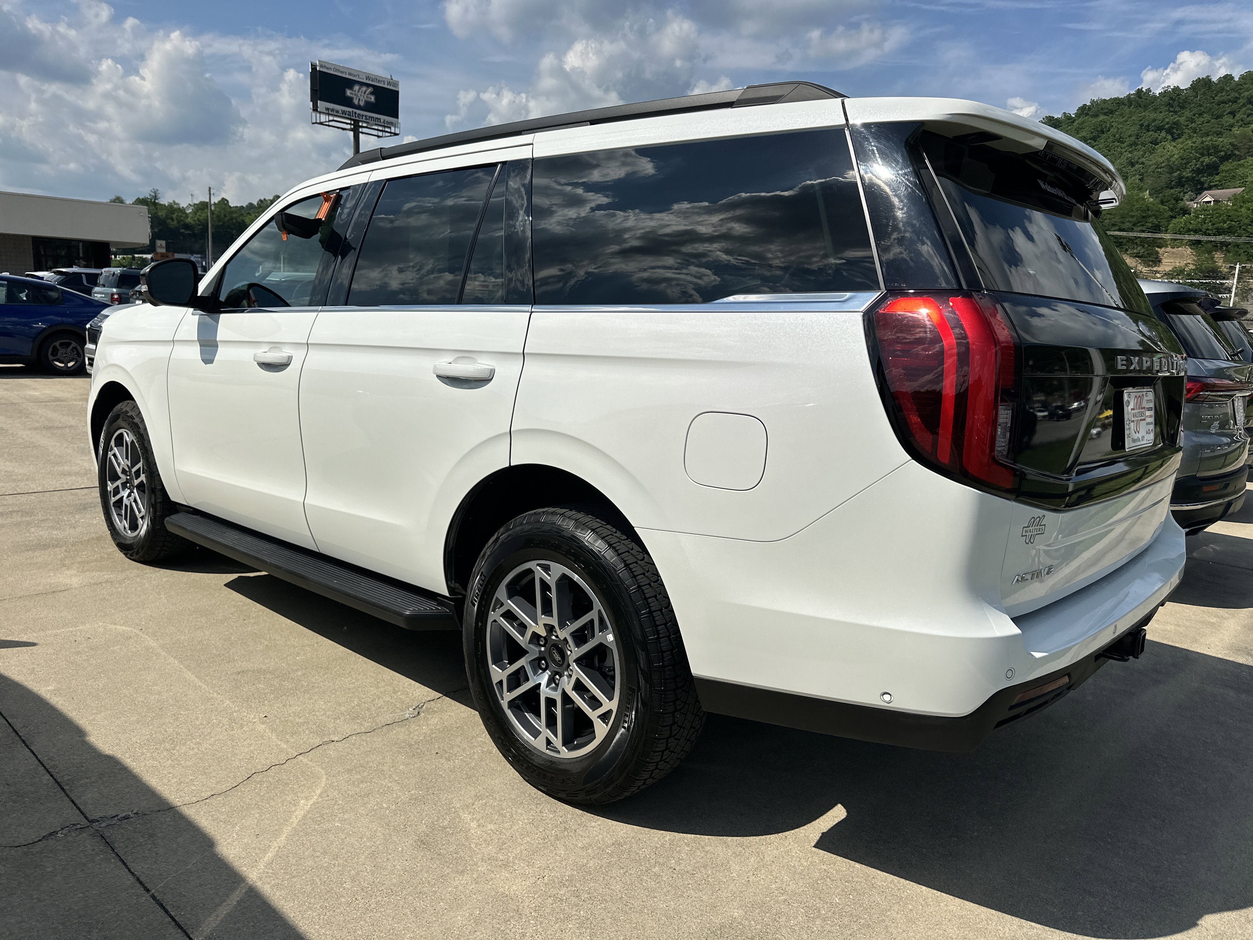 Used 2025 Ford Expedition Active AWD/4WD image 9