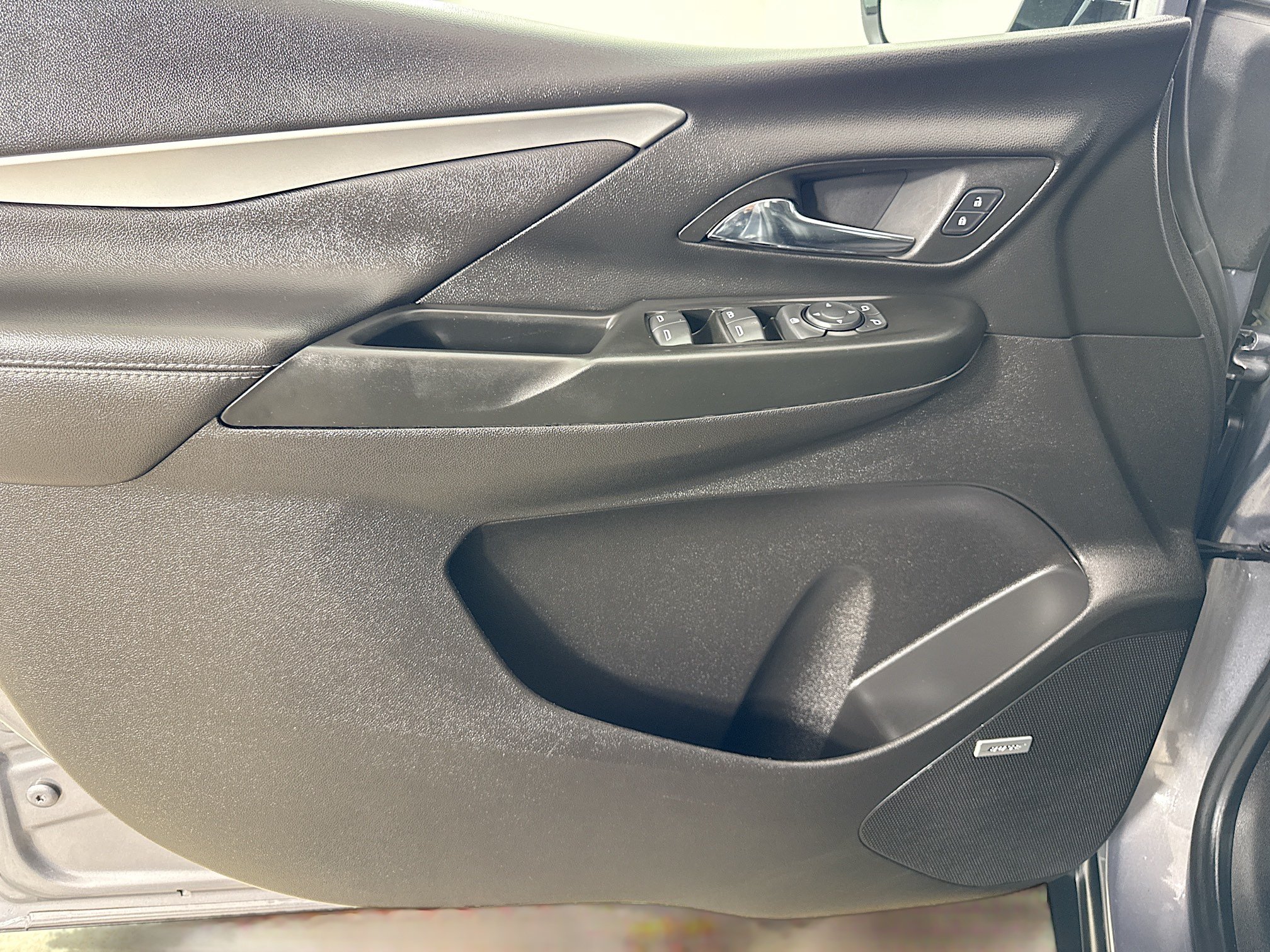 Used 2023 Chevrolet Bolt LT w/ Infotainment Package FWD image 17