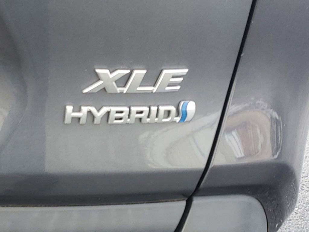 Used 2021 Toyota RAV4 XLE image 9
