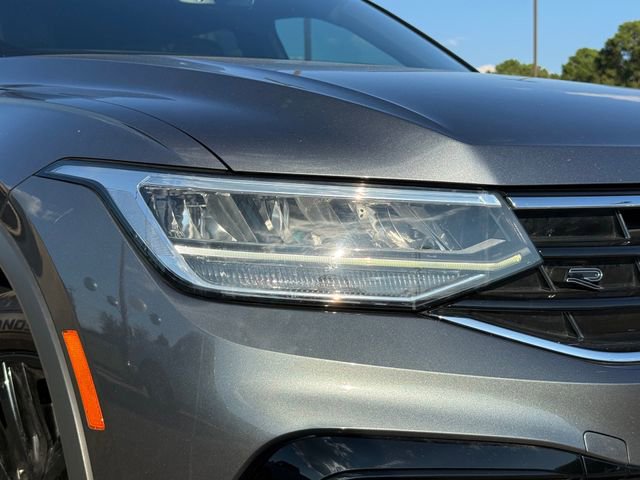 Used 2022 Volkswagen Tiguan SE R-Line AWD/4WD image 3
