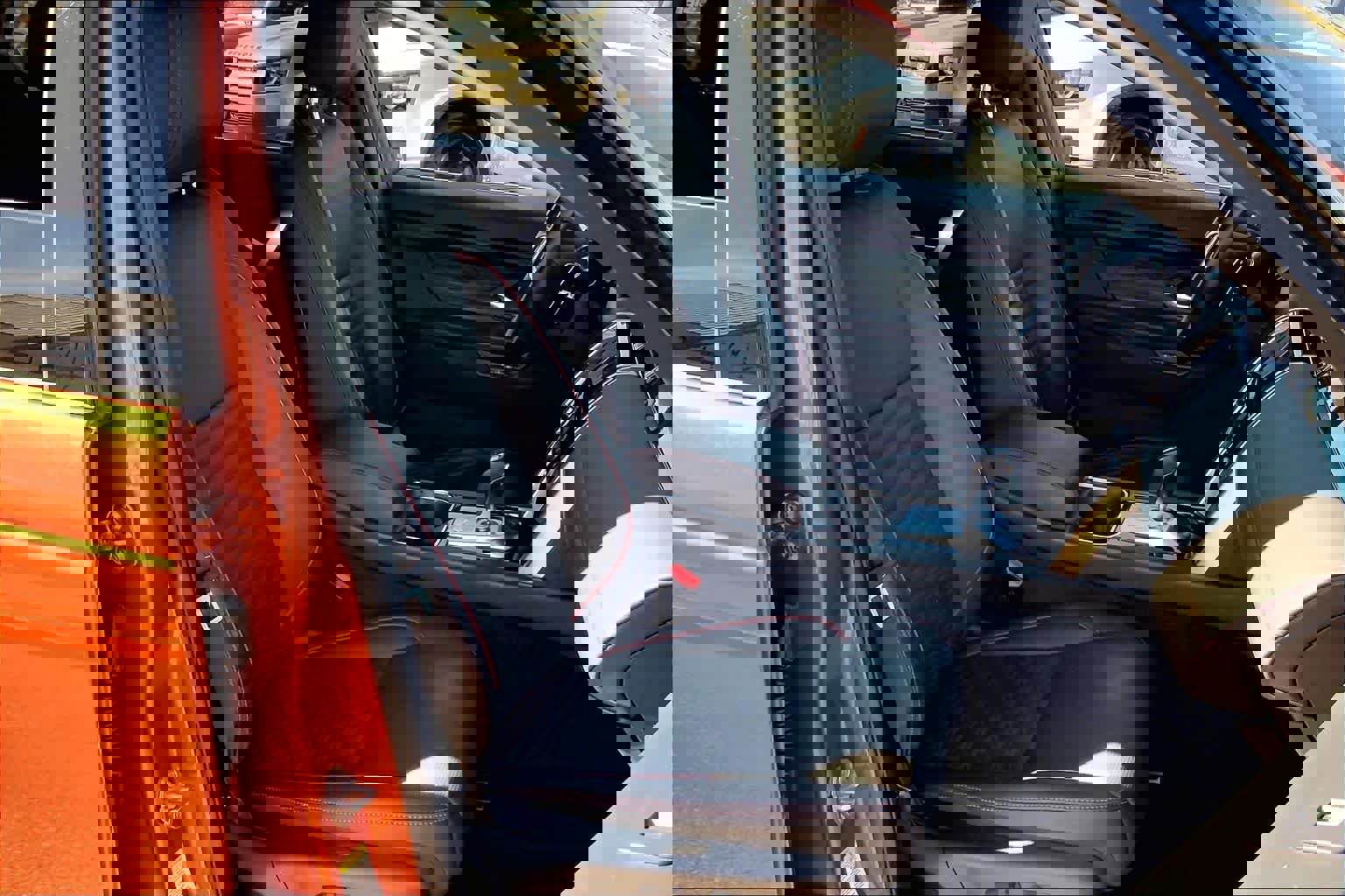 Used 2022 Land Rover Discovery Sport SE R-Dynamic image 8