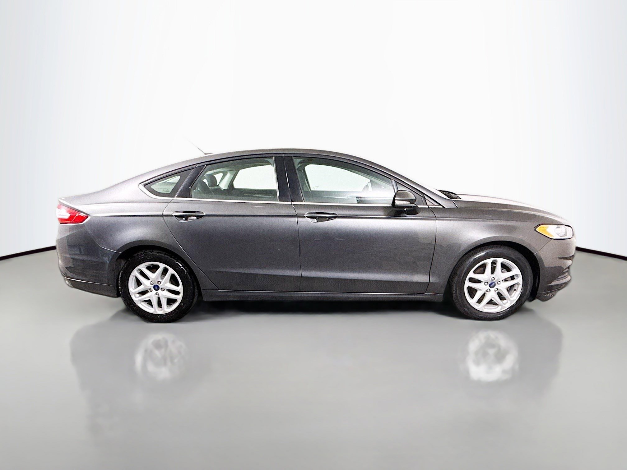 Used 2016 Ford Fusion SE image 11
