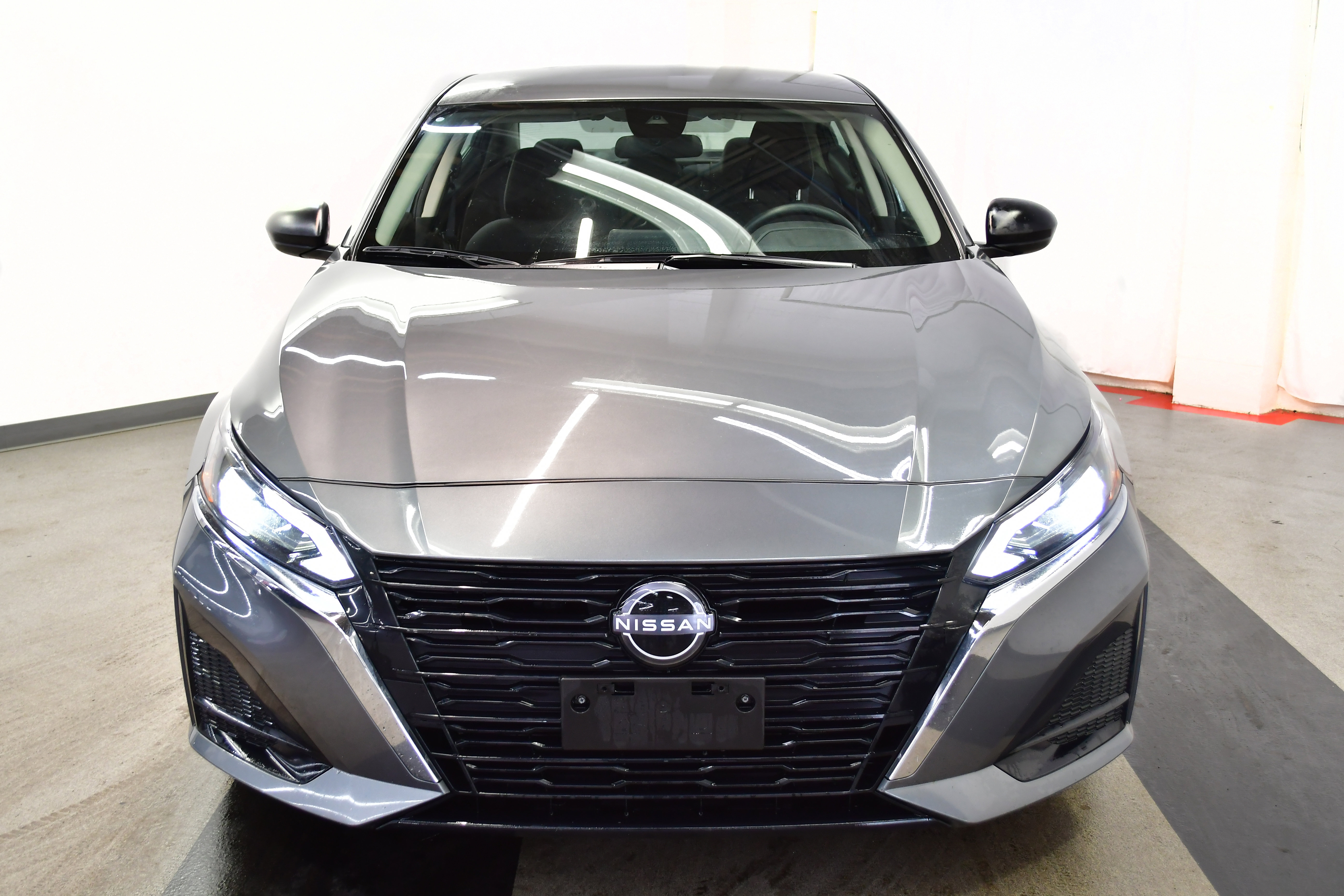 Used 2025 Nissan Altima 2.5 SV image 3