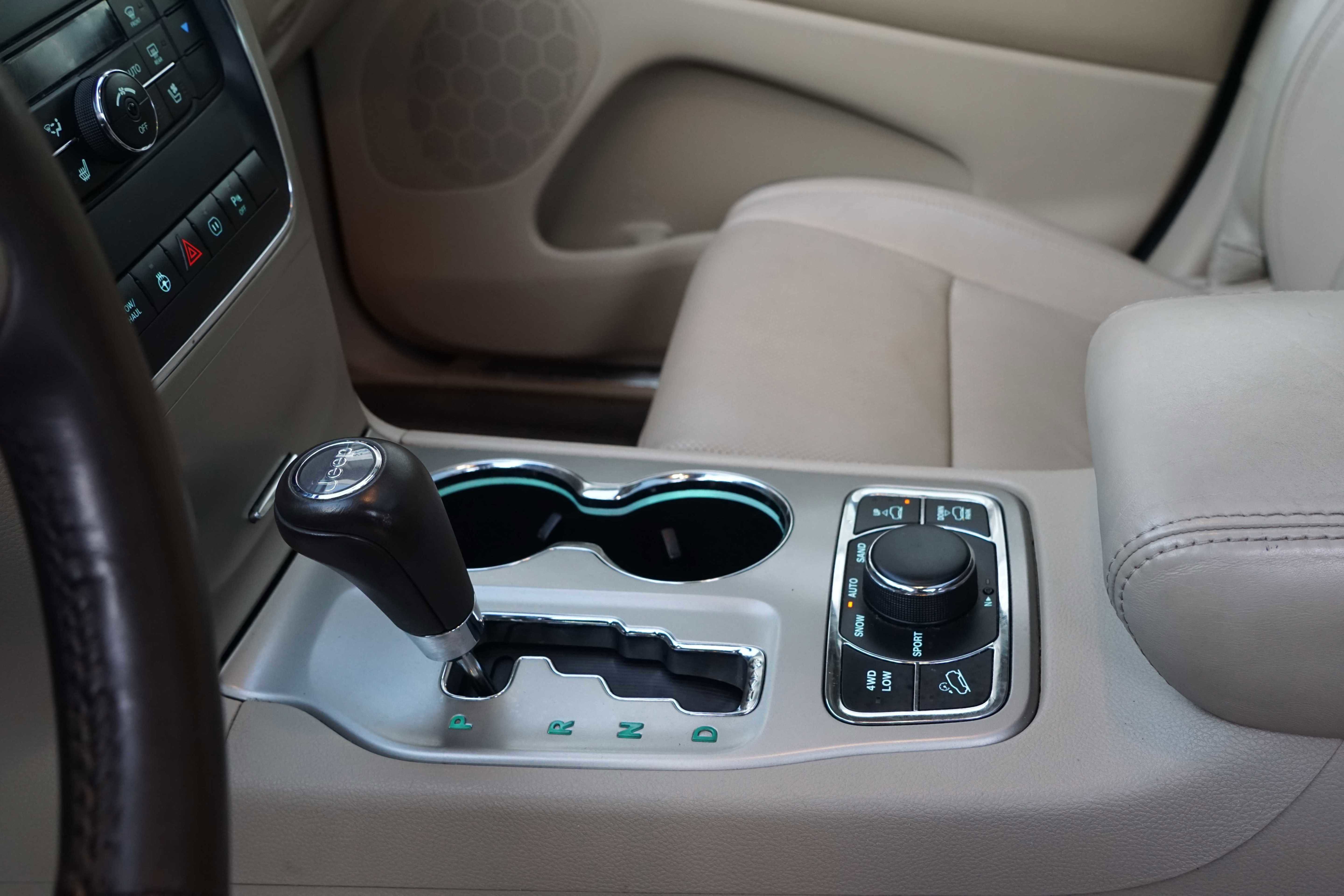 Used 2012 Jeep Grand Cherokee Overland image 45