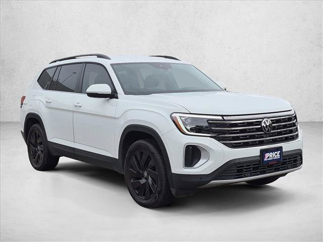 Used 2024 Volkswagen Atlas SE w/ Black Wheel Package FWD image 3