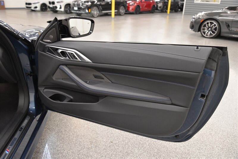 Used 2025 BMW M440i Convertible RWD image 33