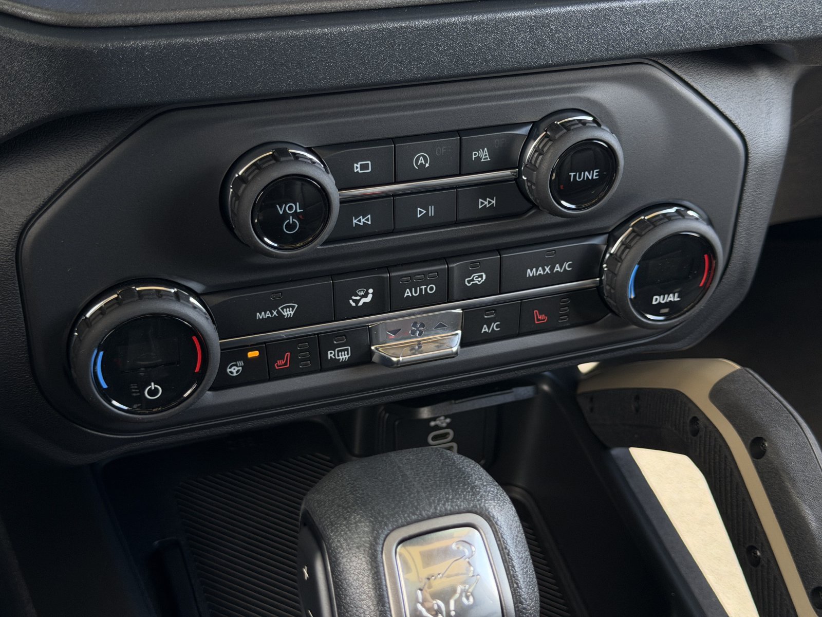 New 2026 Ford Bronco Badlands AWD/4WD image 18