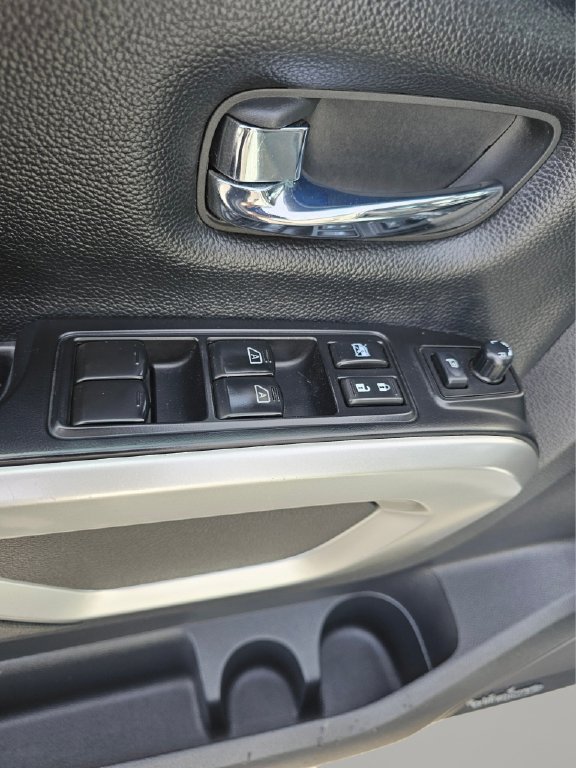 Used 2017 Nissan Titan SL AWD/4WD image 28