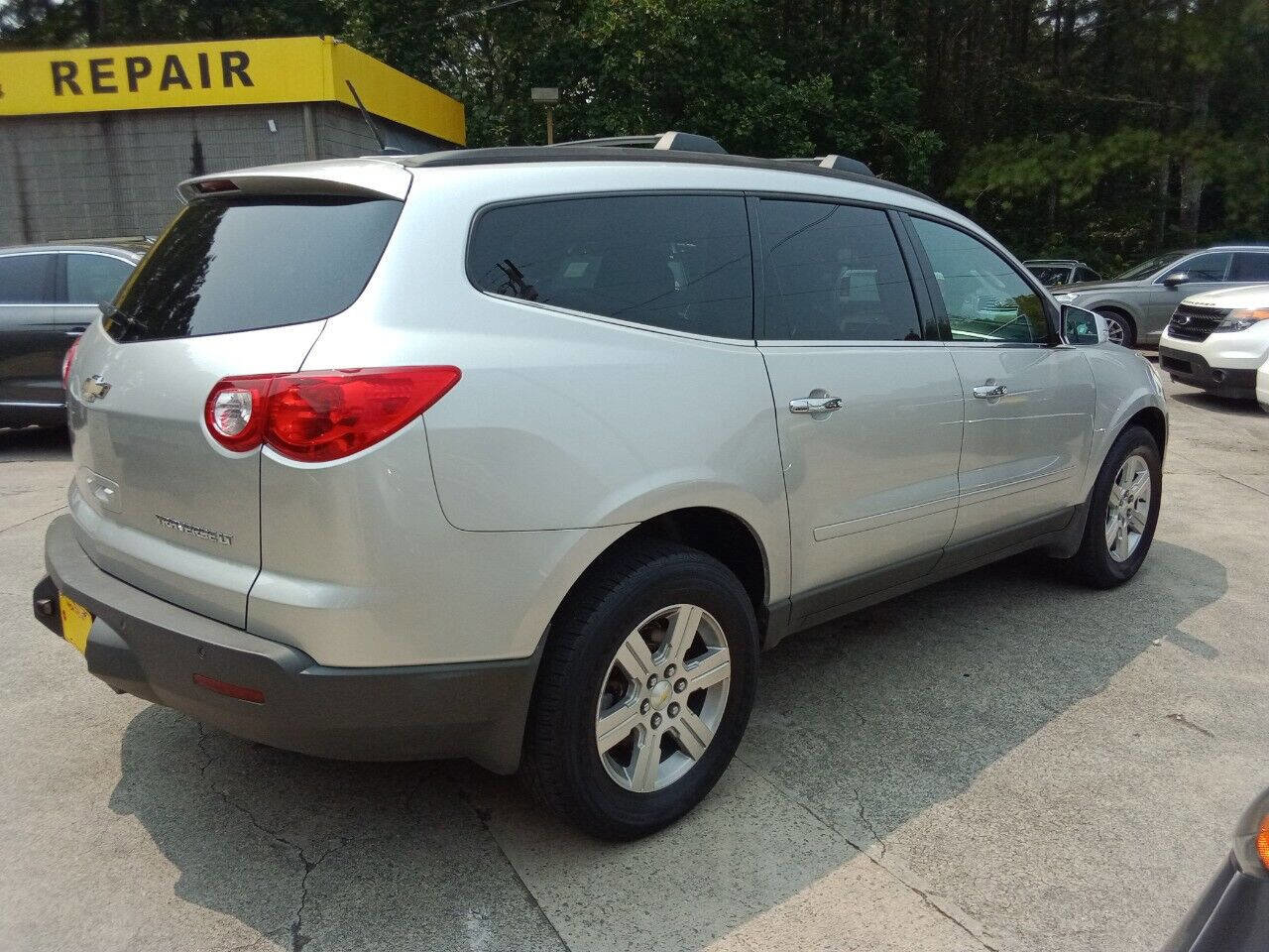 Used 2012 Chevrolet Traverse LT FWD image 5