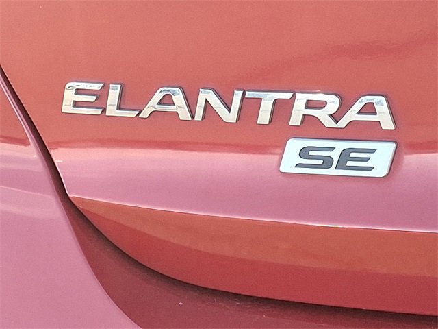Used 2017 Hyundai Elantra SE image 31