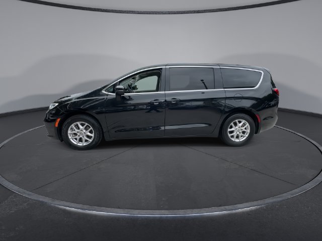 Used 2023 Chrysler Pacifica Touring-L FWD image 5