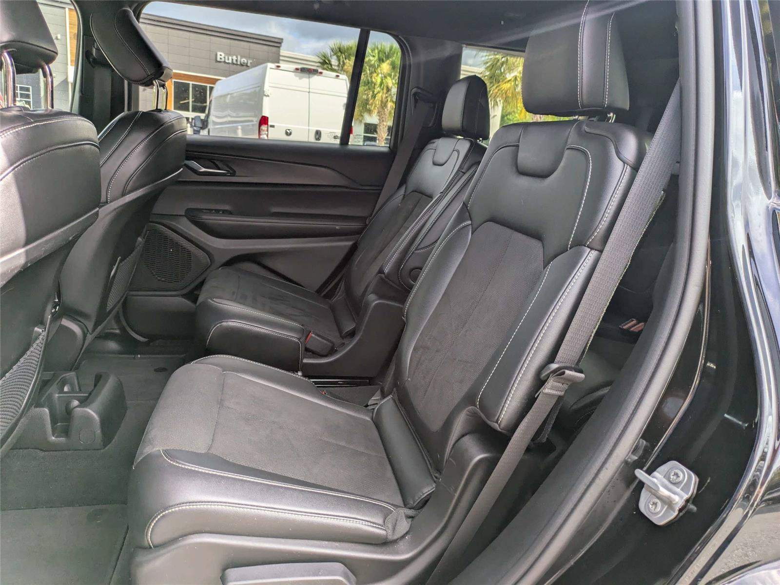 Certified 2024 Jeep Grand Cherokee L Altitude AWD/4WD image 17